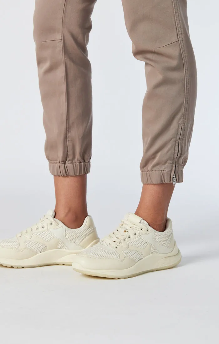 IVY SLIM CARGO IN FUNGI CASUAL COMFORT